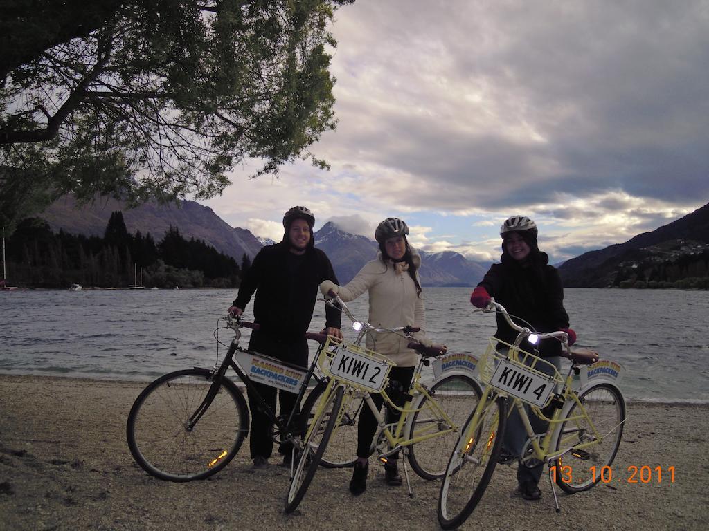 Albergue The Flaming Kiwi Backpackers Queenstown Exterior foto