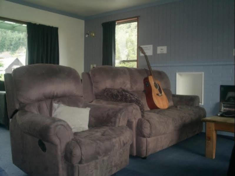 Albergue The Flaming Kiwi Backpackers Queenstown Exterior foto