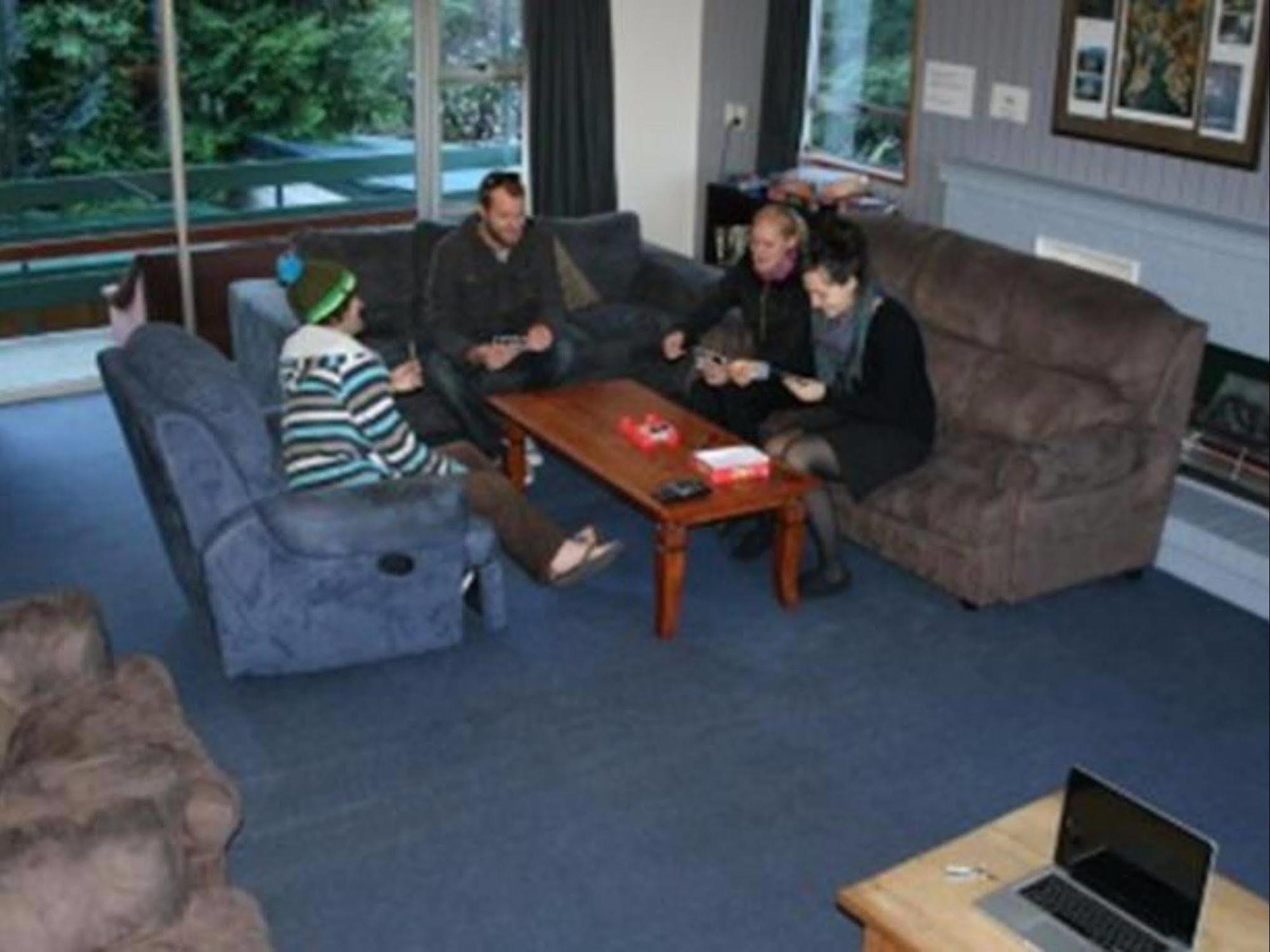 Albergue The Flaming Kiwi Backpackers Queenstown Exterior foto