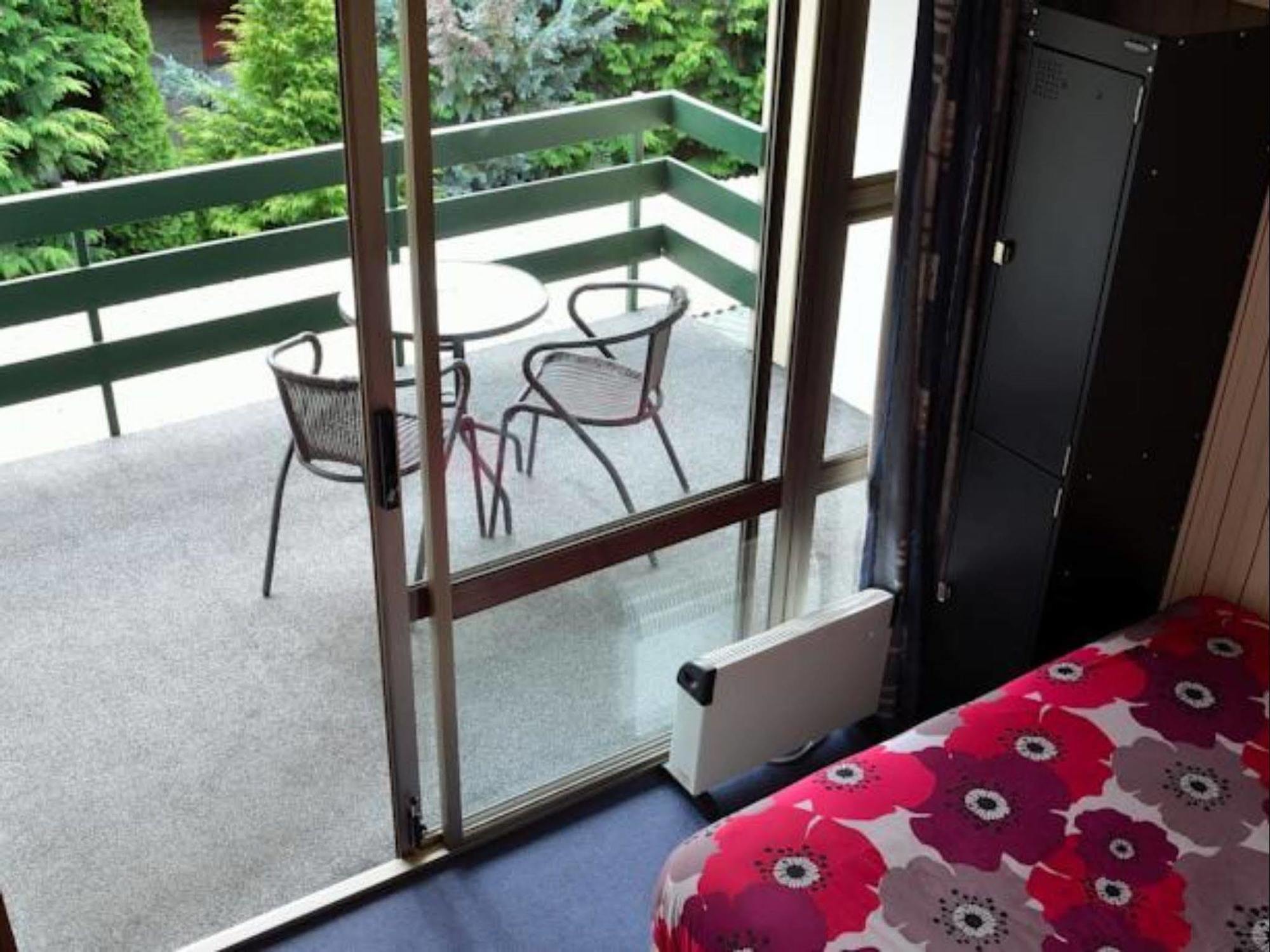 Albergue The Flaming Kiwi Backpackers Queenstown Exterior foto