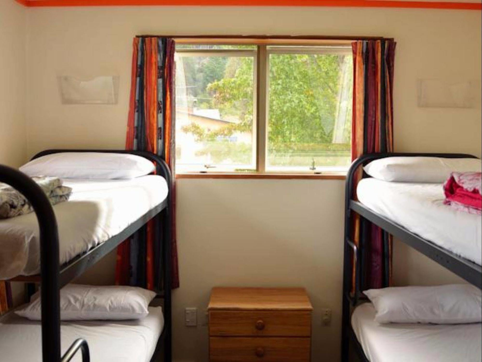 Albergue The Flaming Kiwi Backpackers Queenstown Exterior foto