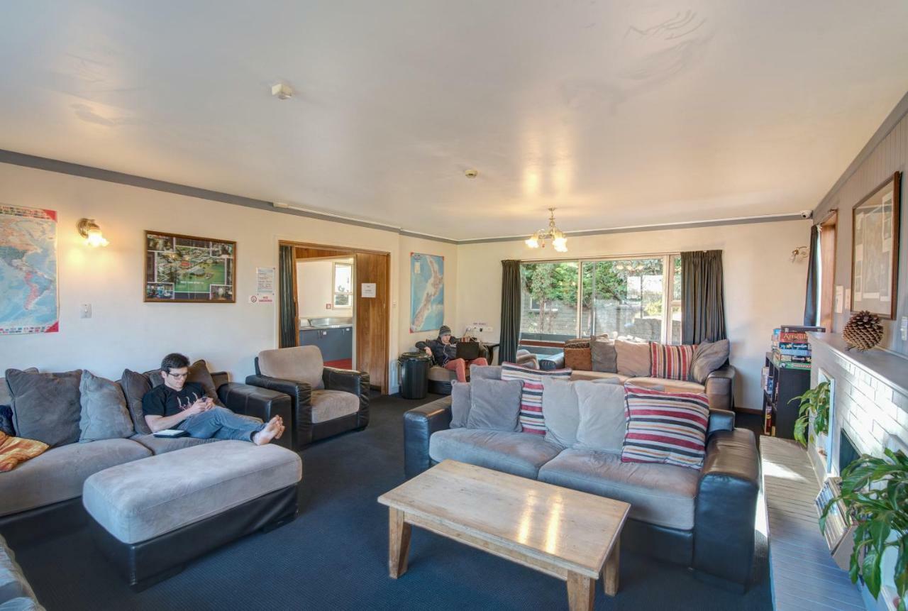 Albergue The Flaming Kiwi Backpackers Queenstown Exterior foto